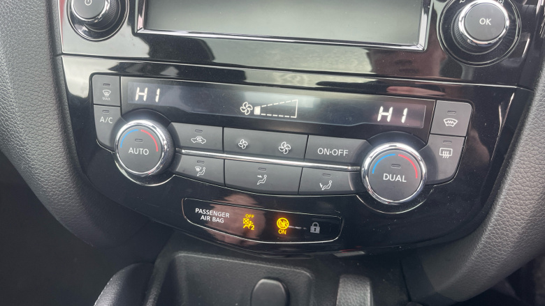 Nissan Qashqai 1.3 DiG-T N-Connecta 5dr Petrol Hatchback